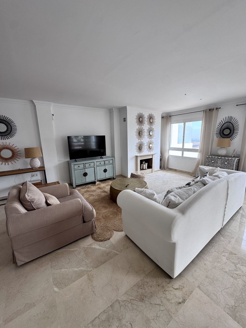 2 Bed شقة في الطابق الأوسط in Elviria في Elviria, شقة