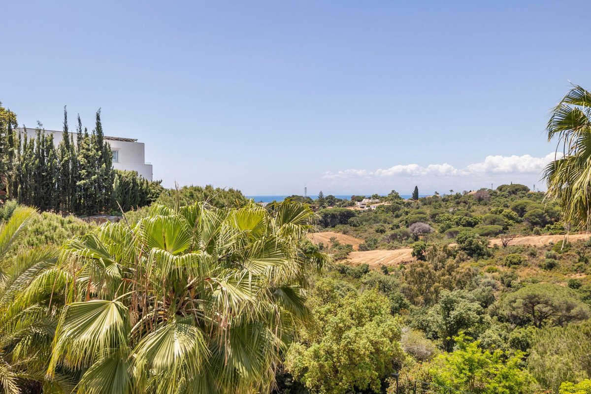 2 Bed شقة في الطابق الأوسط in Elviria في Elviria, 