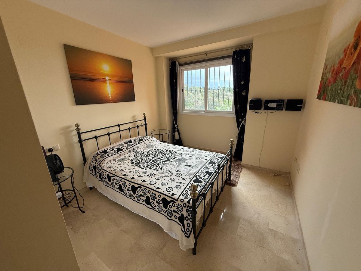 2 Bed شقة في الطابق الأوسط in Elviria في Elviria, شقة