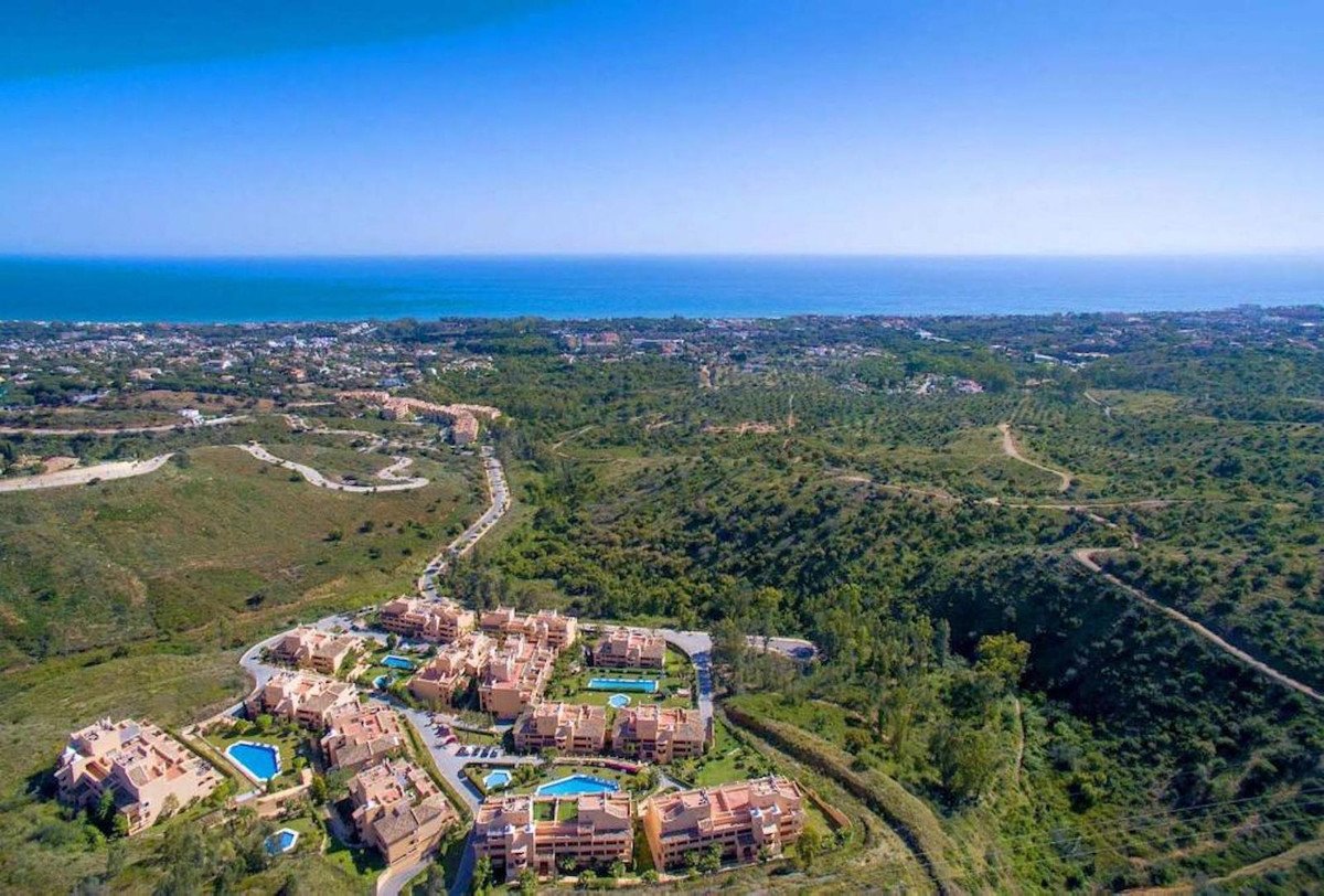 2 Bed Middle Floor Apartment in Elviria in Elviria, 