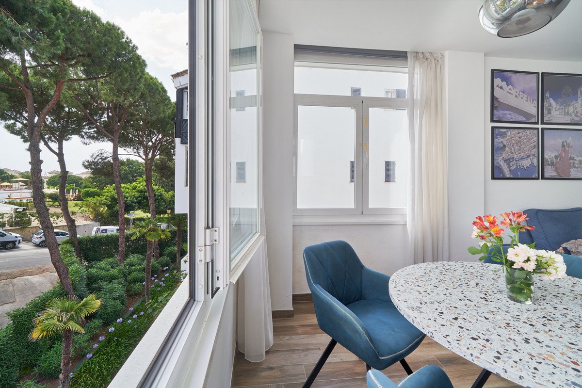 2 Bed شقة في الطابق الأوسط in Elviria في Elviria, شقة