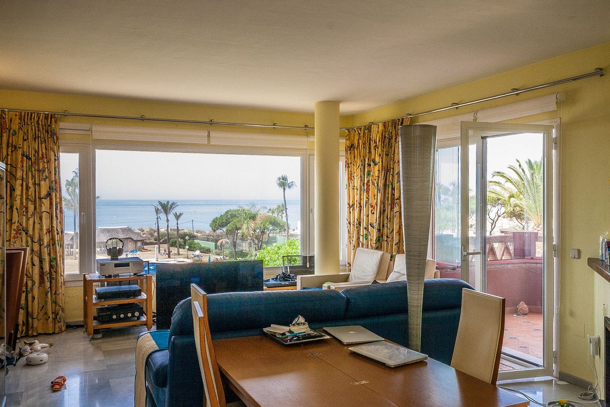 2 Bed Middle Floor Apartment in Elviria in Elviria, Apartment