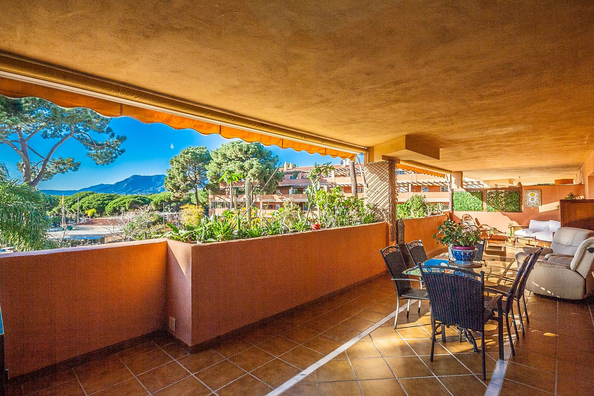 2 Bed شقة في الطابق الأوسط in Elviria في Elviria, شقة