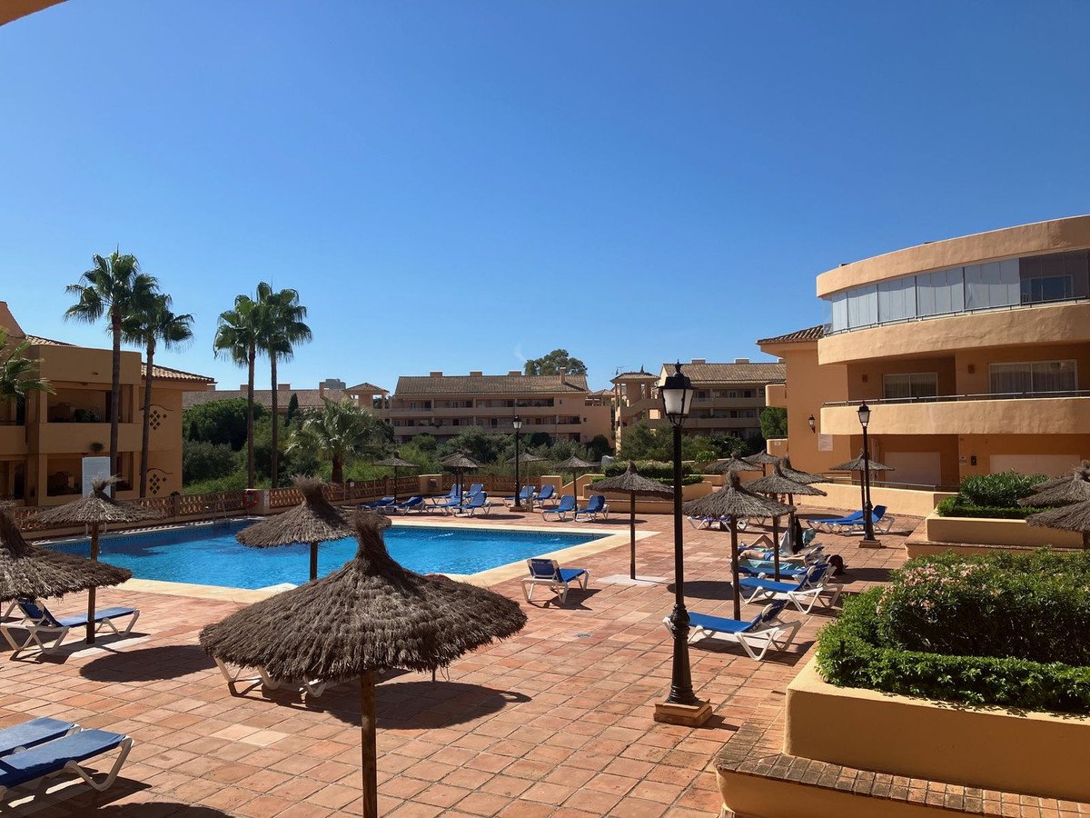 2 Bed Middle Floor Apartment in Elviria