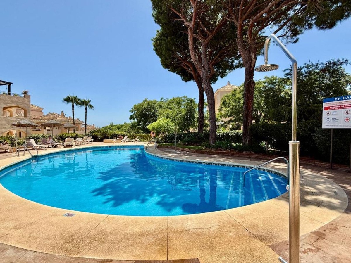 2 Bed شقة في الطابق الأوسط in Elviria في Elviria, شقة
