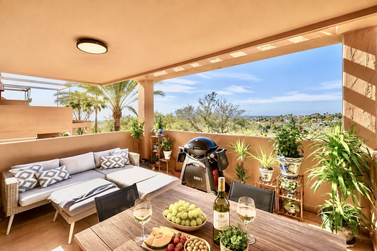 2 Bed Middle Floor Apartment in Elviria in Elviria, Apartment