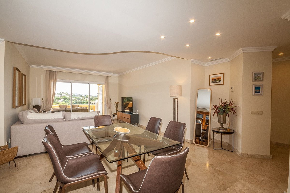 3 Bed شقة في الطابق الأرضي in Elviria في Elviria, شقة