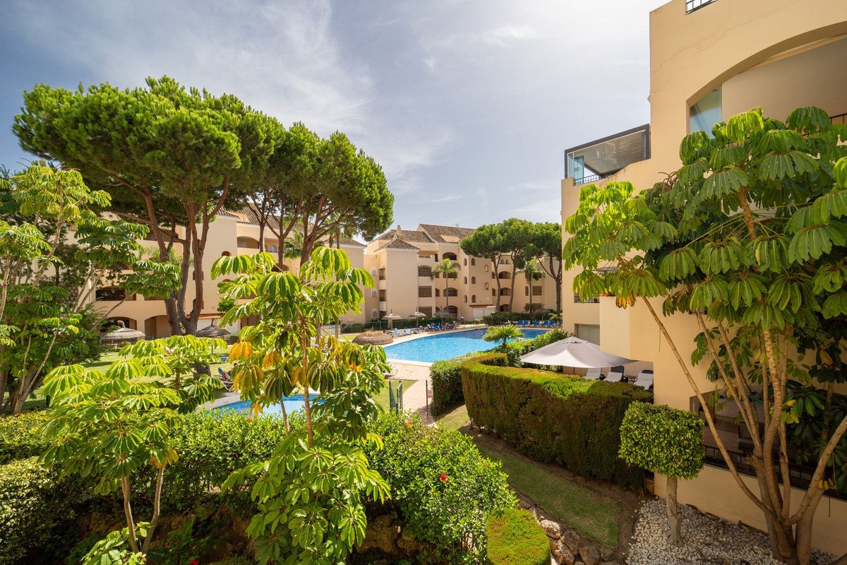 3 Bed Middle Floor Apartment in Elviria in Elviria, Apartment