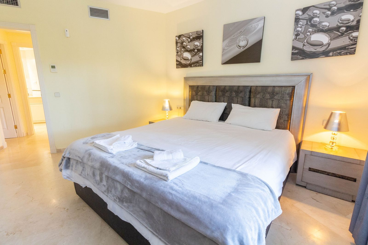3 Bed شقة في الطابق الأرضي in Elviria في Elviria, شقة