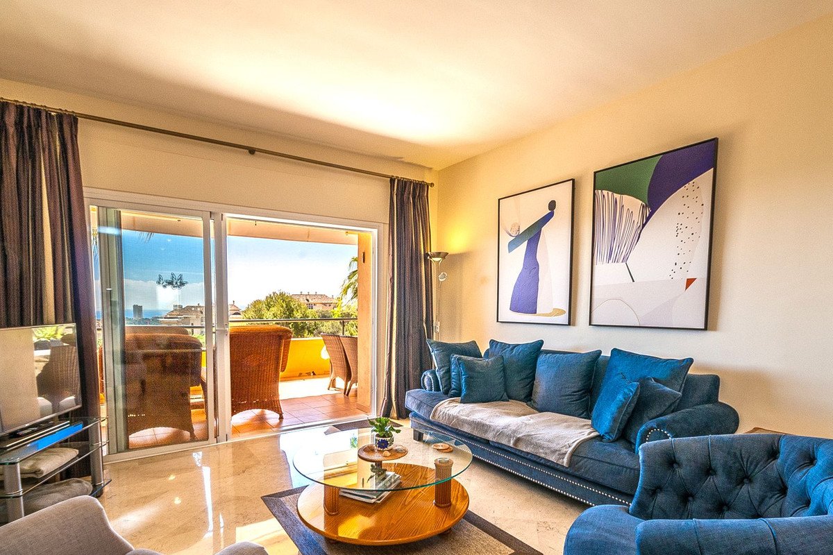 3 Bed Middle Floor Apartment in Elviria in Elviria, Apartment