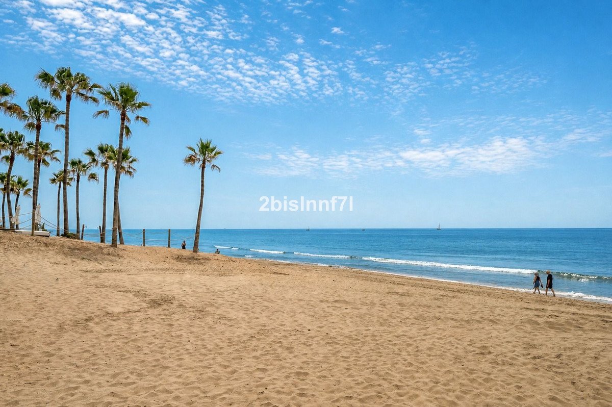 3 Bed شقة في الطابق العلوي in Elviria في Elviria, شقة