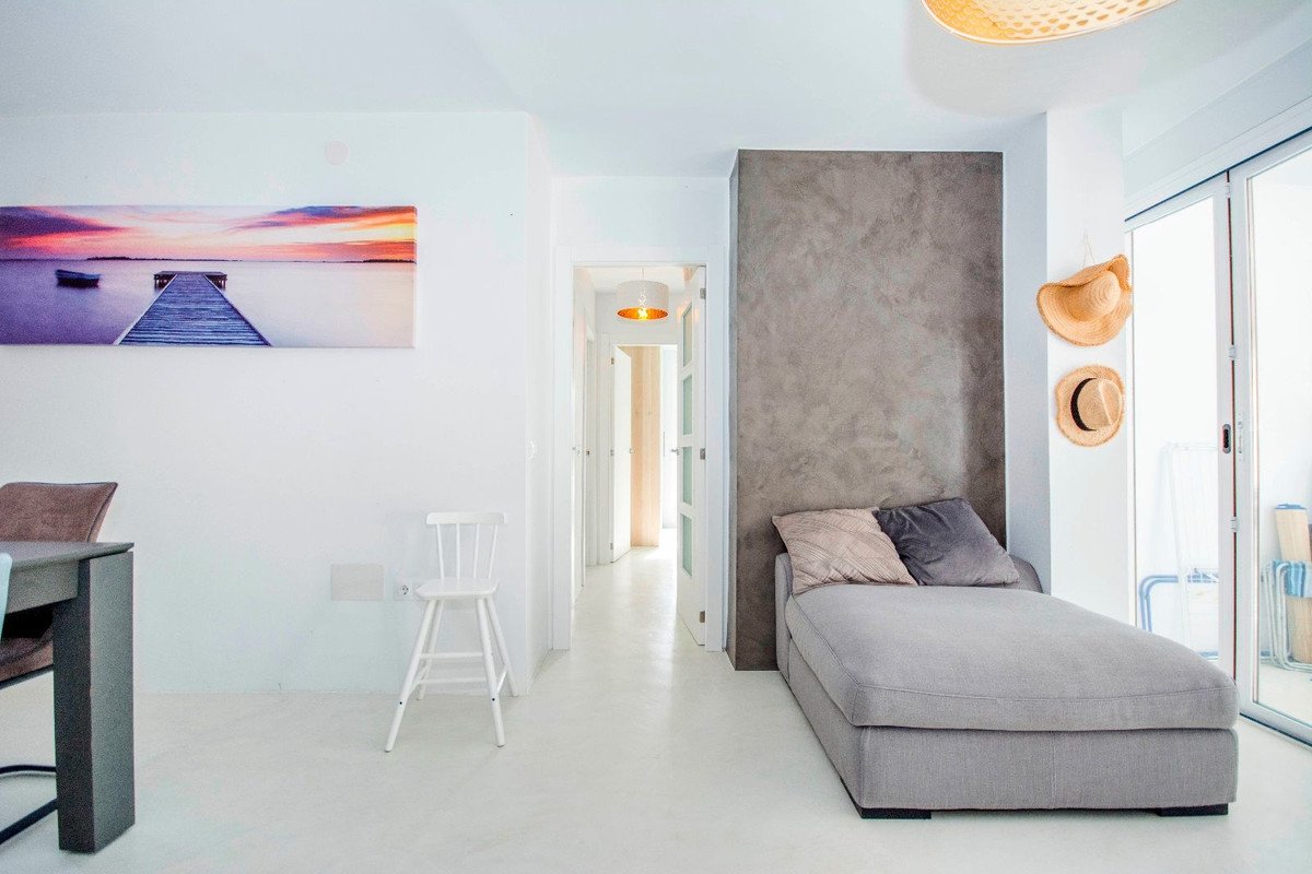 3 Bed شقة في الطابق الأوسط in Elviria في Elviria, شقة