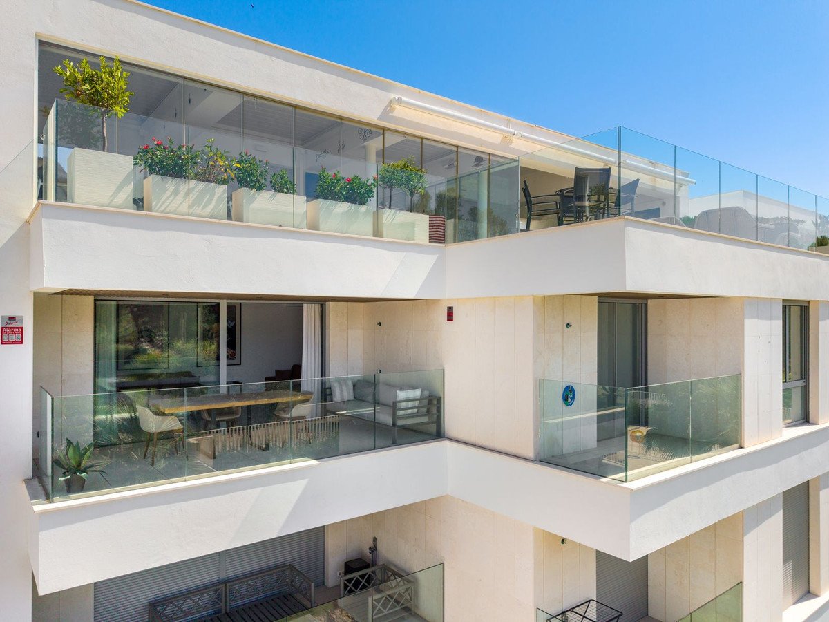 3 Bed Middle Floor Apartment in Elviria in Elviria, Apartment