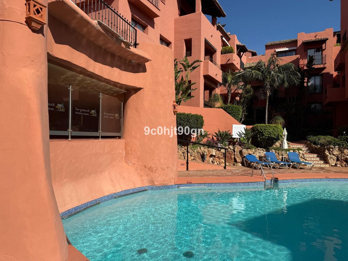 3 Bed شقة في الطابق الأوسط in Elviria في Elviria, شقة