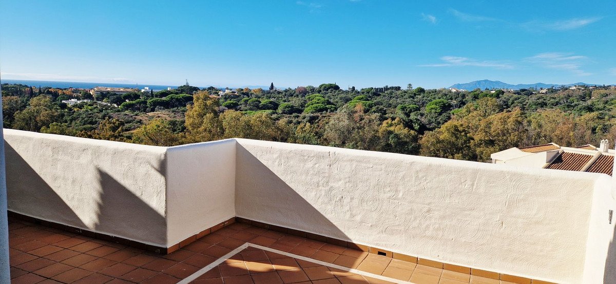 2 Bed Penthouse in Elviria em Elviria, Ático