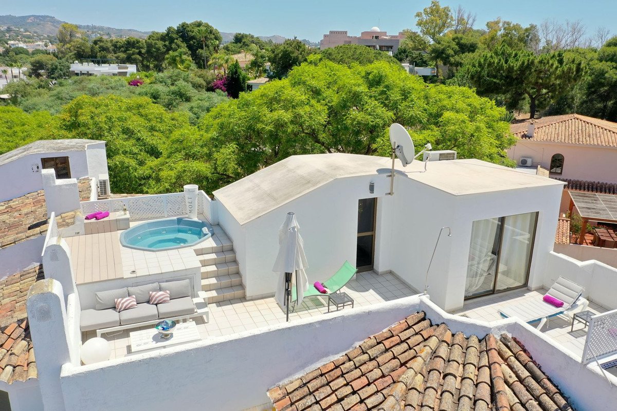 5 Bed Penthouse in Elviria