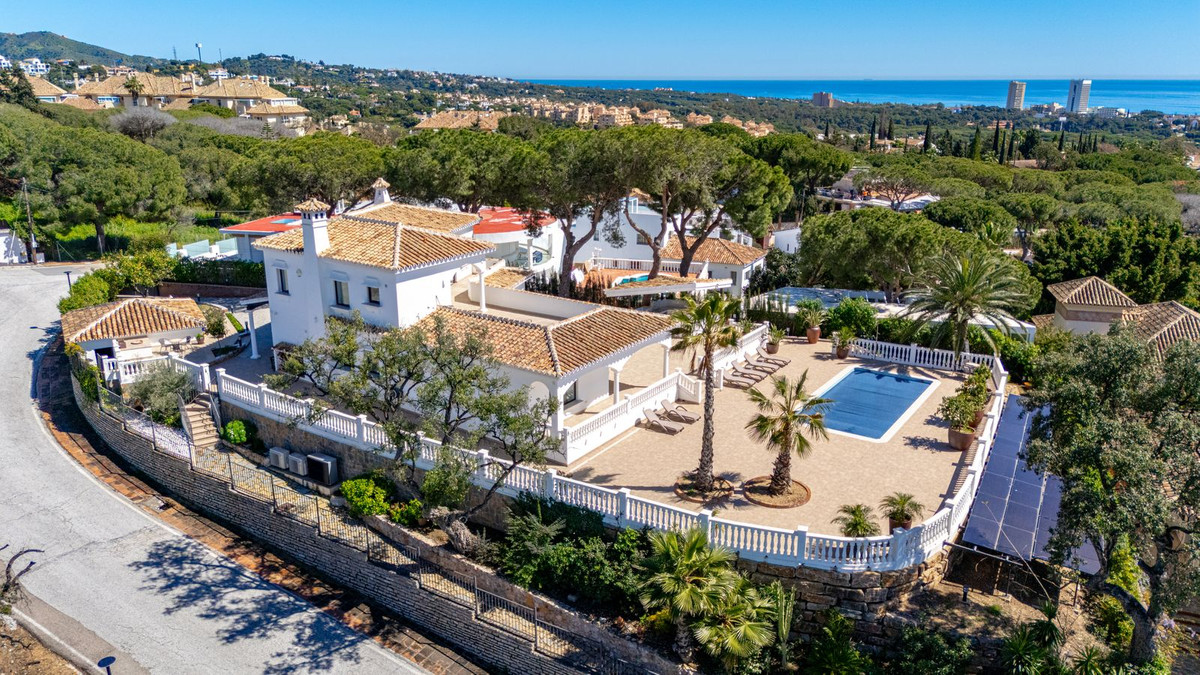 3 Bed فيلا مستقلة in Elviria في Elviria, فيلا منفصلة