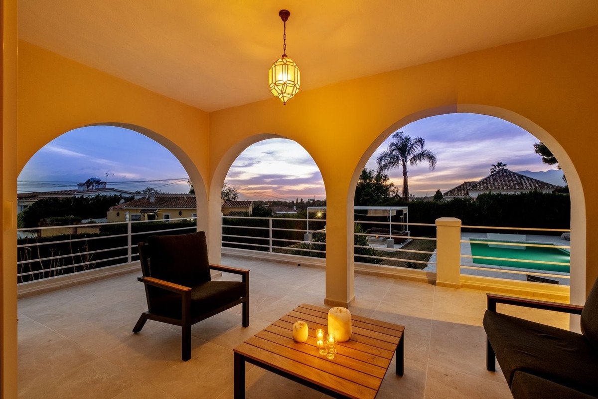 4 Bed فيلا مستقلة in Marbella في Elviria, فيلا منفصلة