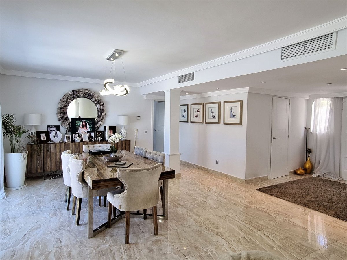 5 Bed فيلا مستقلة in Elviria في Elviria, فيلا منفصلة