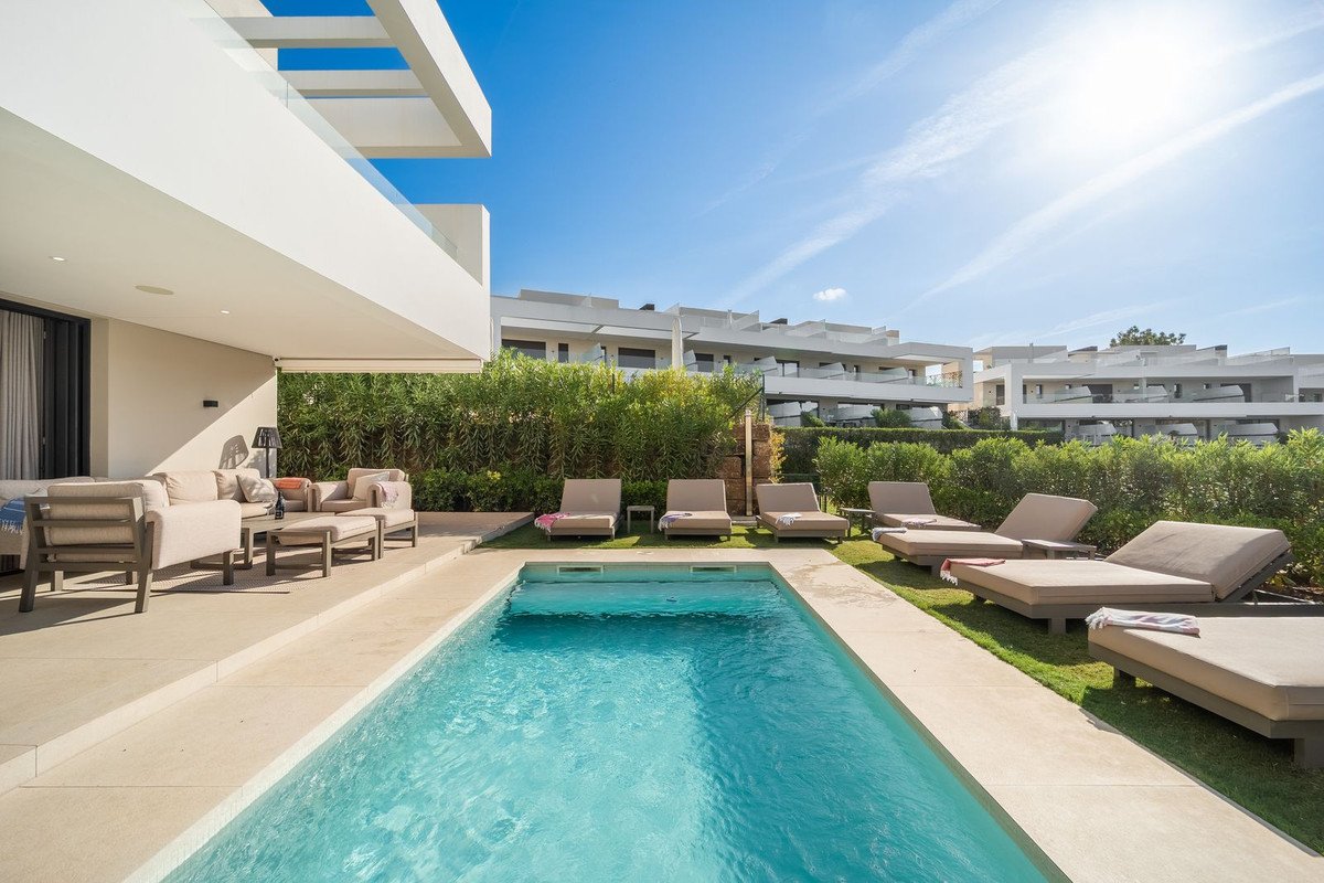 5 Bed Samostatně stojící vila in Elviria
