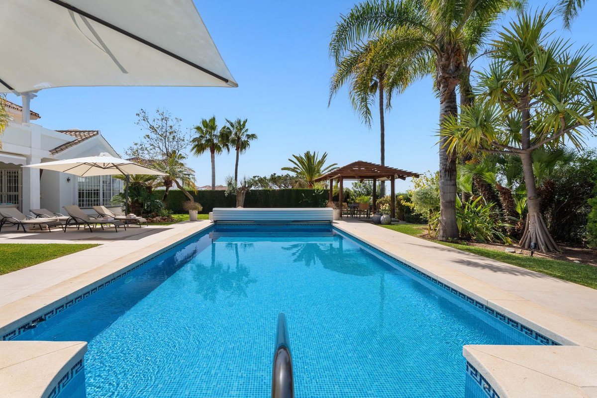 5 Bed فيلا مستقلة in Elviria في Elviria, 