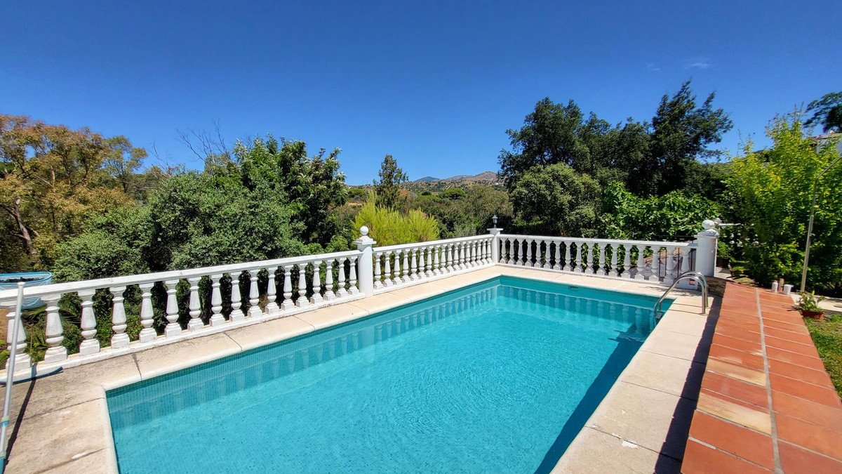 5 Bed Samostatně stojící vila in Elviria