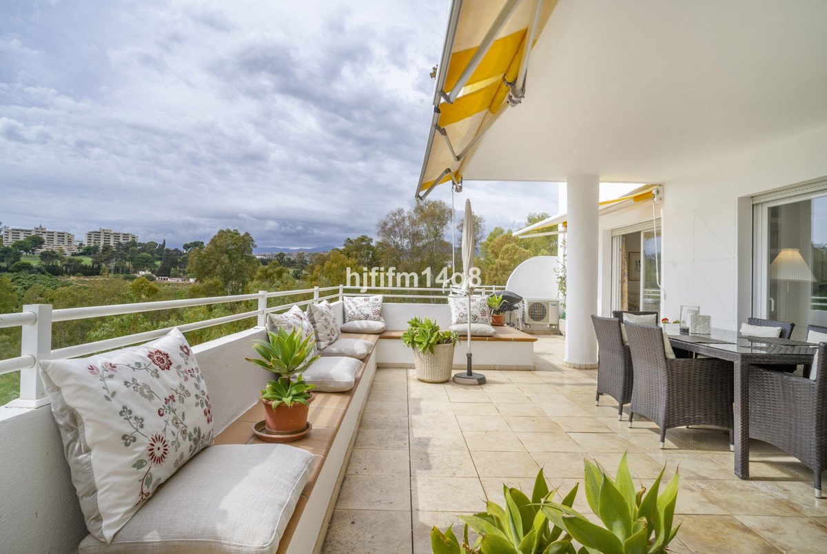 2 Bed Byt na strednom poschodí in Guadalmina Alta