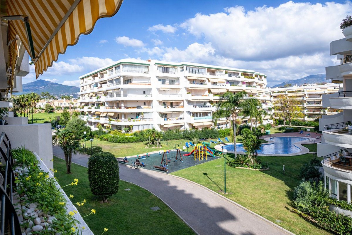 2 Bed 중간층 아파트 in Guadalmina Alta