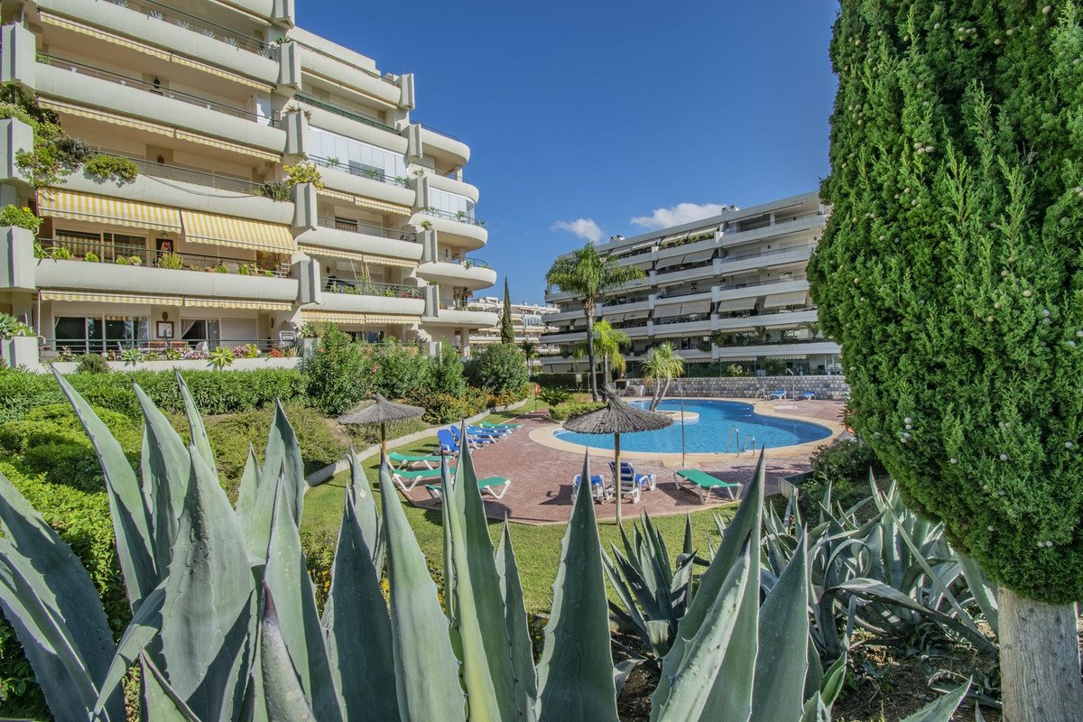 3 Bed Middle Floor Apartment in Guadalmina Alta