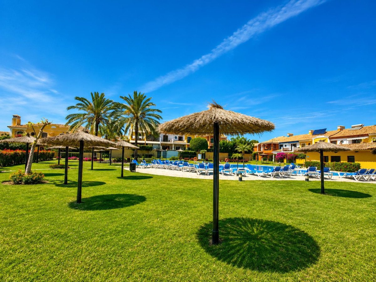 5 Bed Samostatne stojaca vila in Guadalmina Alta
