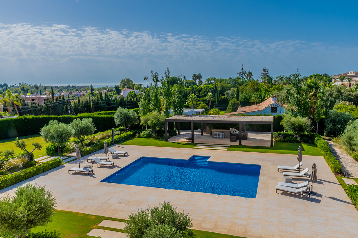 5 Bed Samostatne stojaca vila in Guadalmina Alta, Samostatná Vila