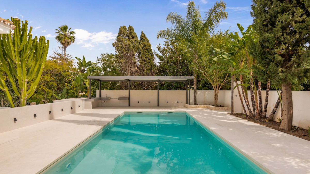 6 Bed Samostatne stojaca vila in Guadalmina Alta, Samostatná vila