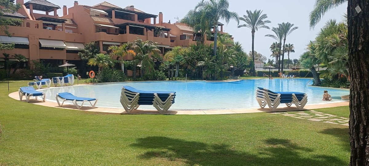 2 Bed Middle Floor Apartment in Guadalmina Baja