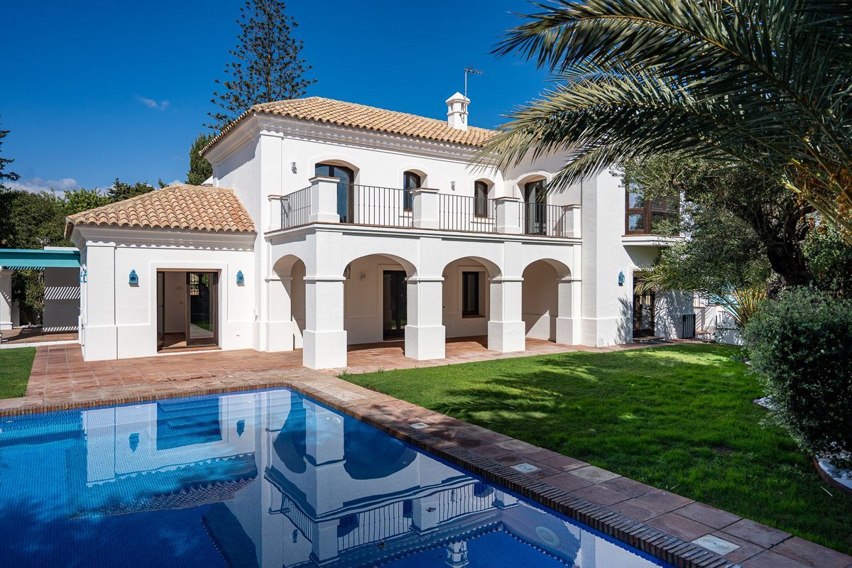 6 Bed Vila terpisah in Guadalmina Baja, Villa Terpisah