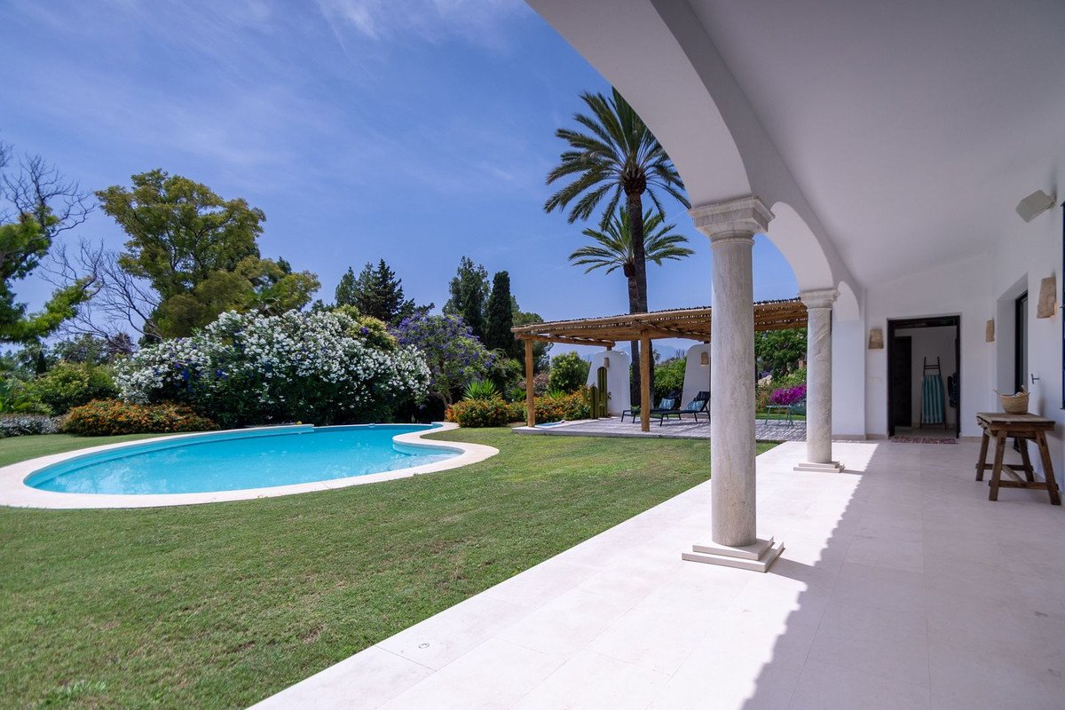7 Bed Samostatně stojící vila in Guadalmina Baja