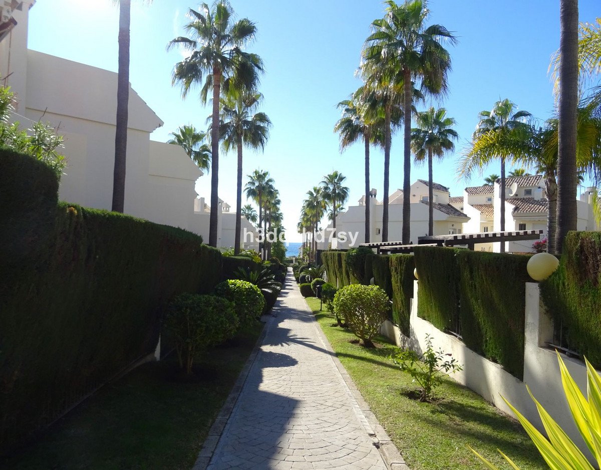 3 Bed بيت مدينة in Hacienda Las Chapas في Hacienda Las Chapas, 