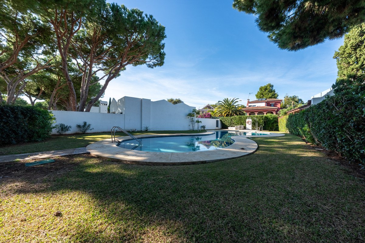 3 Bed Halfvrijstaand Huis in Hacienda Las Chapas in Hacienda Las Chapas, 
