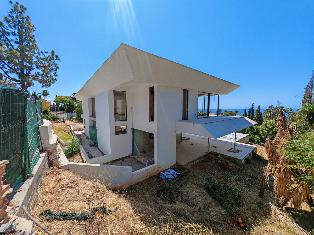 6 Bed Detached Villa in Hacienda Las Chapas in Hacienda Las Chapas, Detached Villa