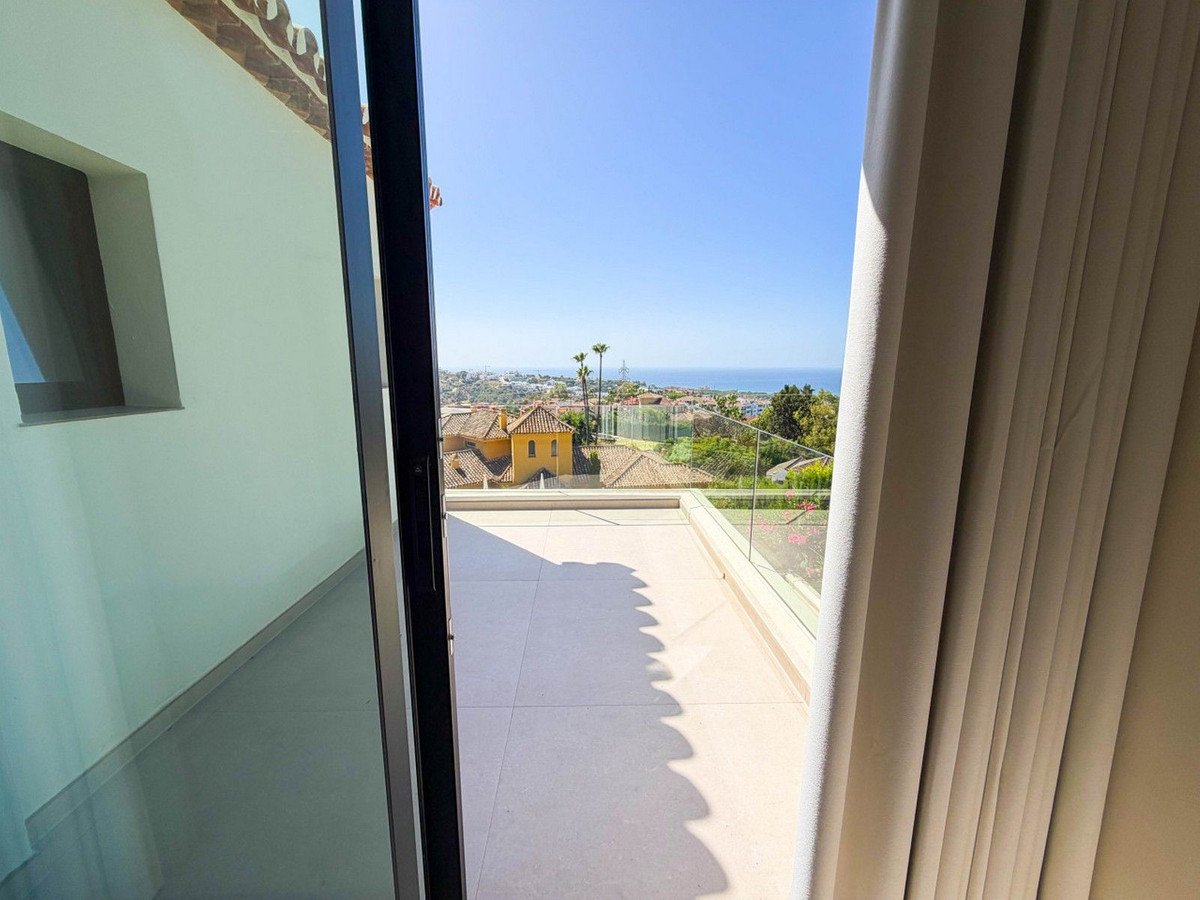 6 Bed Detached Villa in Hacienda Las Chapas in Hacienda Las Chapas, Detached Villa