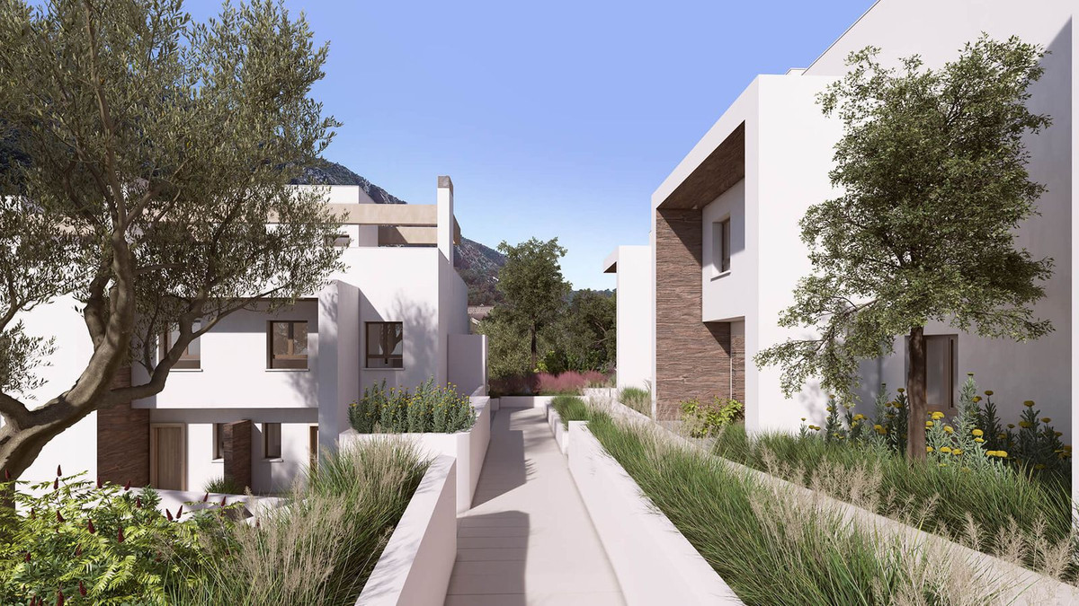 Buitenkant van Almazara Views met moderne architectuur en weelderig groen.