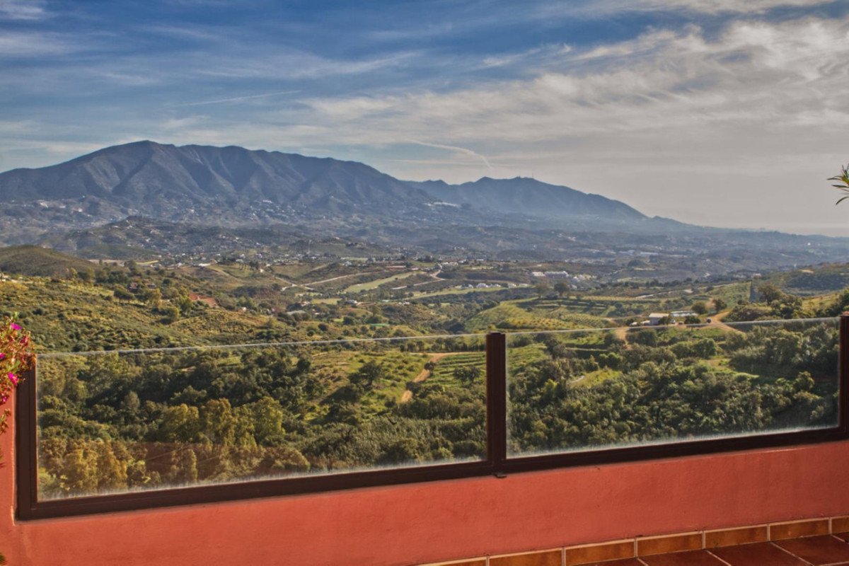 2 Bed Middle Floor Apartment in La Mairena in La Mairena, Apartment