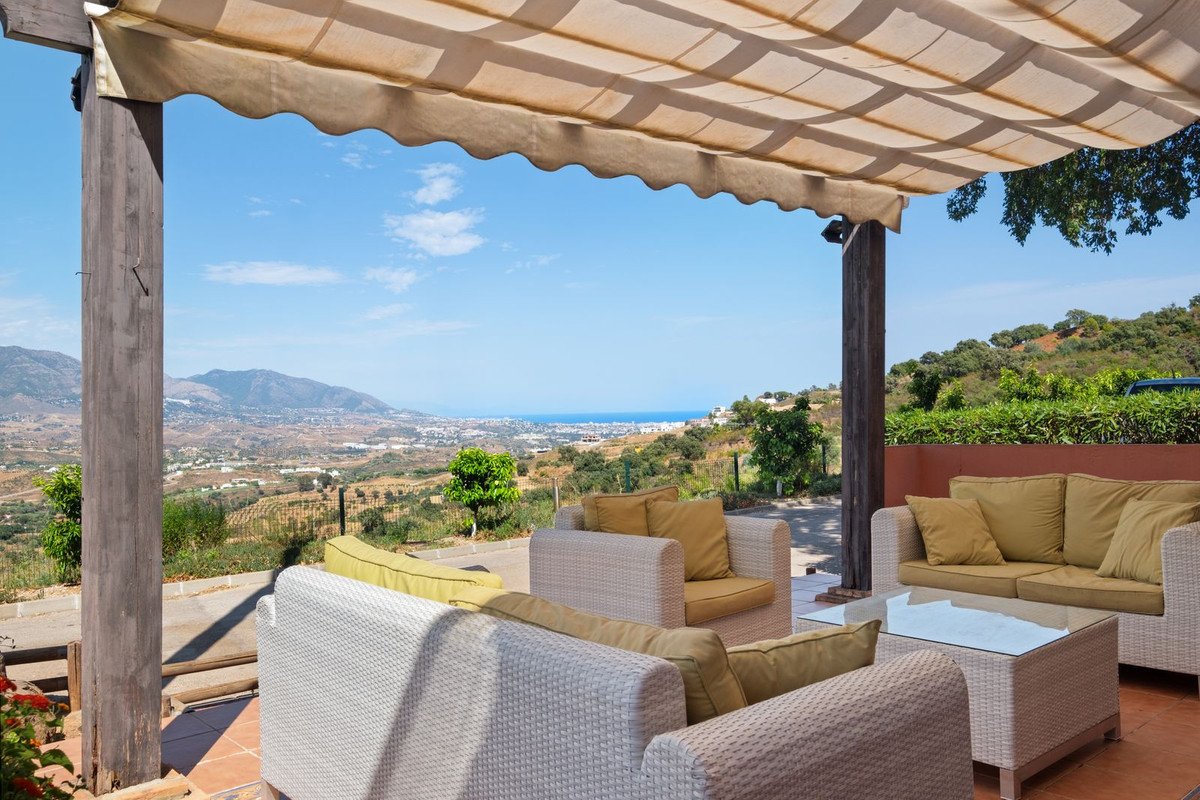 2 Bed Ground Floor Apartment in La Mairena in La Mairena, Apartment