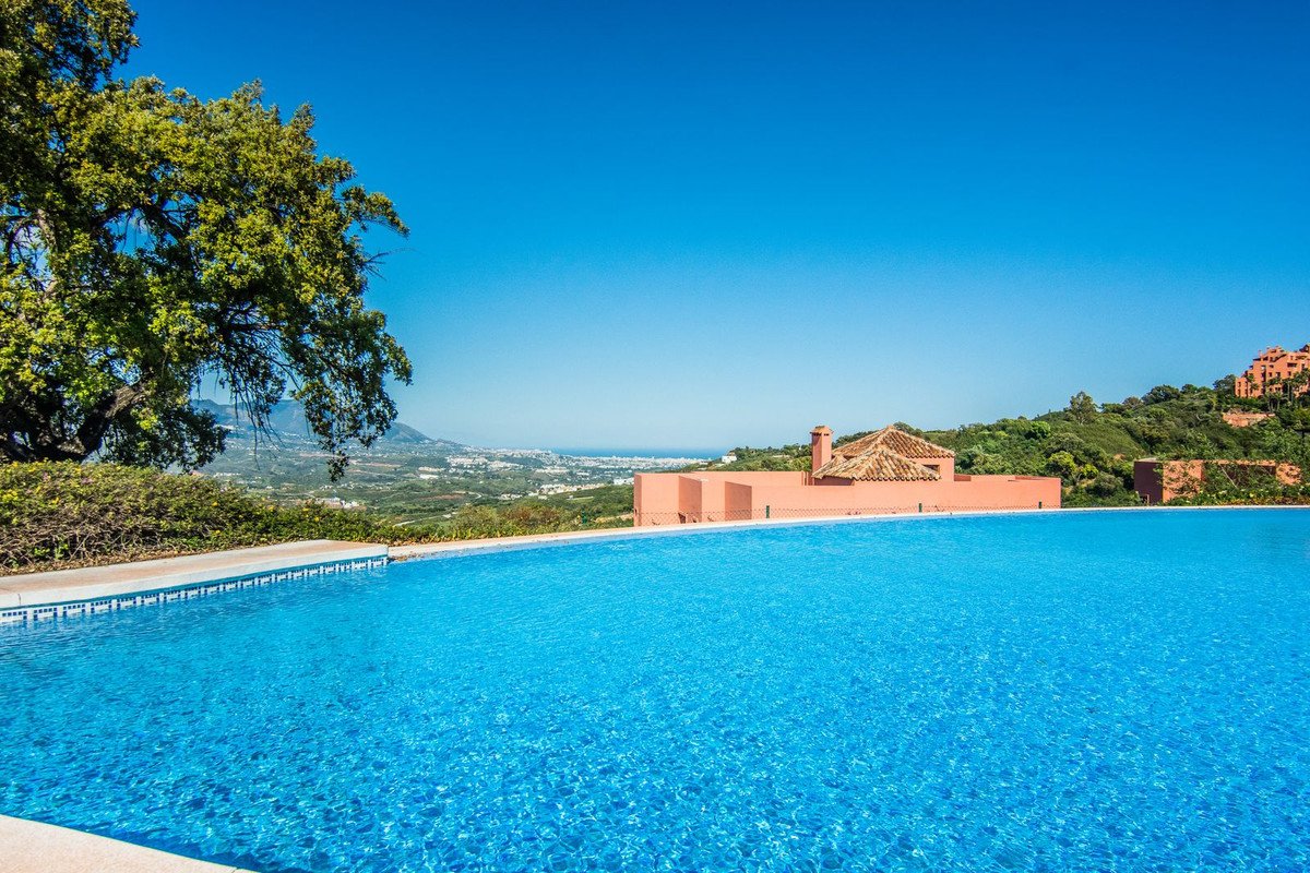 2 Bed Middle Floor Apartment in La Mairena in La Mairena, Apartment