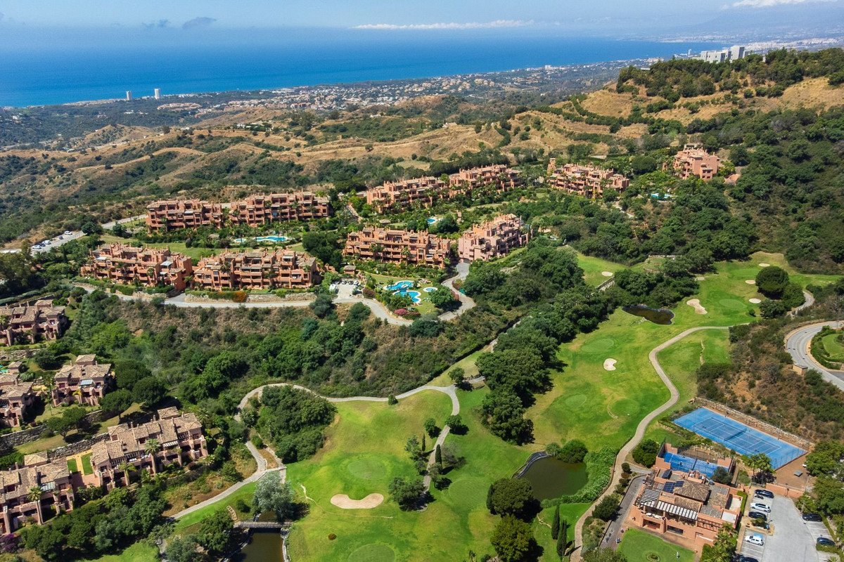 2 Bed Middle Floor Apartment in La Mairena in La Mairena, 