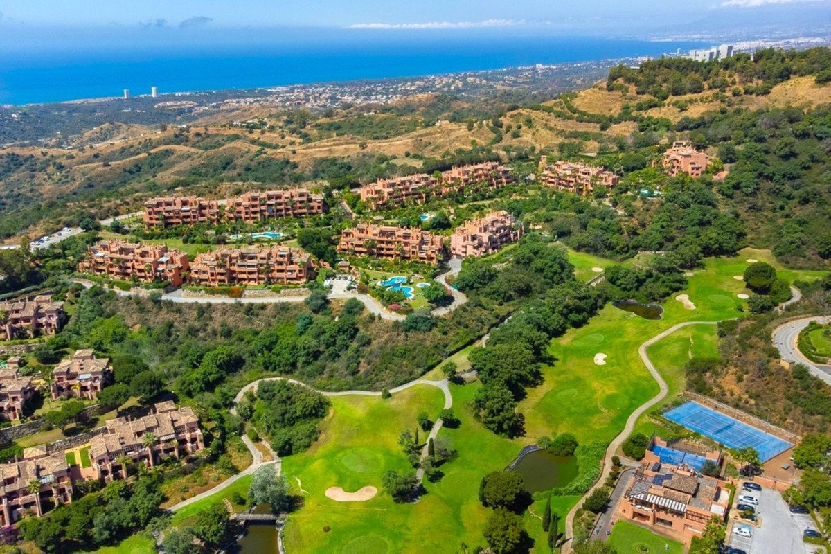 2 Bed Middle Floor Apartment in La Mairena in La Mairena, 