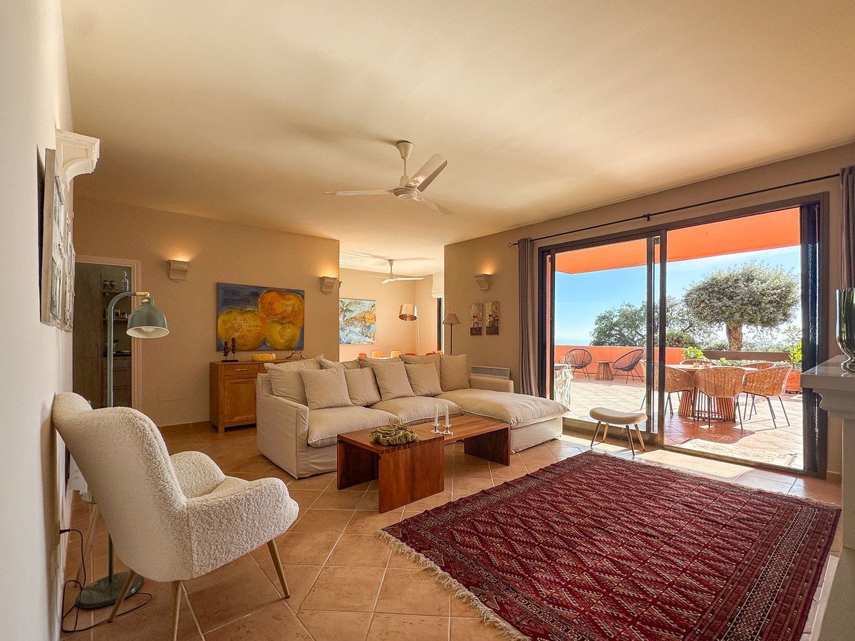 3 Bed شقة في الطابق الأوسط in La Mairena في La Mairena, شقة