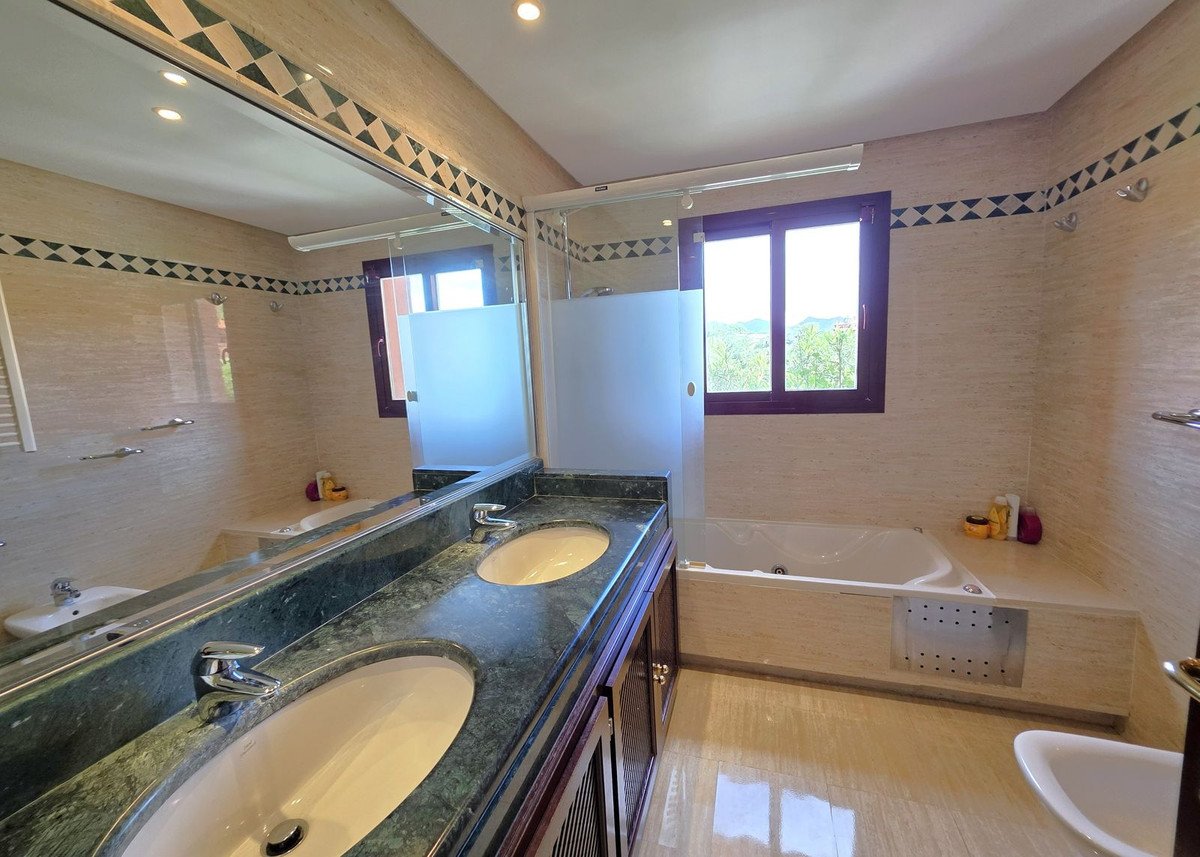 3 Bed Ground Floor Apartment in La Mairena in La Mairena, Apartment