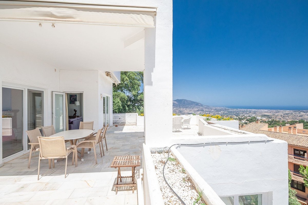 3 Bed Middle Floor Apartment in La Mairena in La Mairena, Apartment