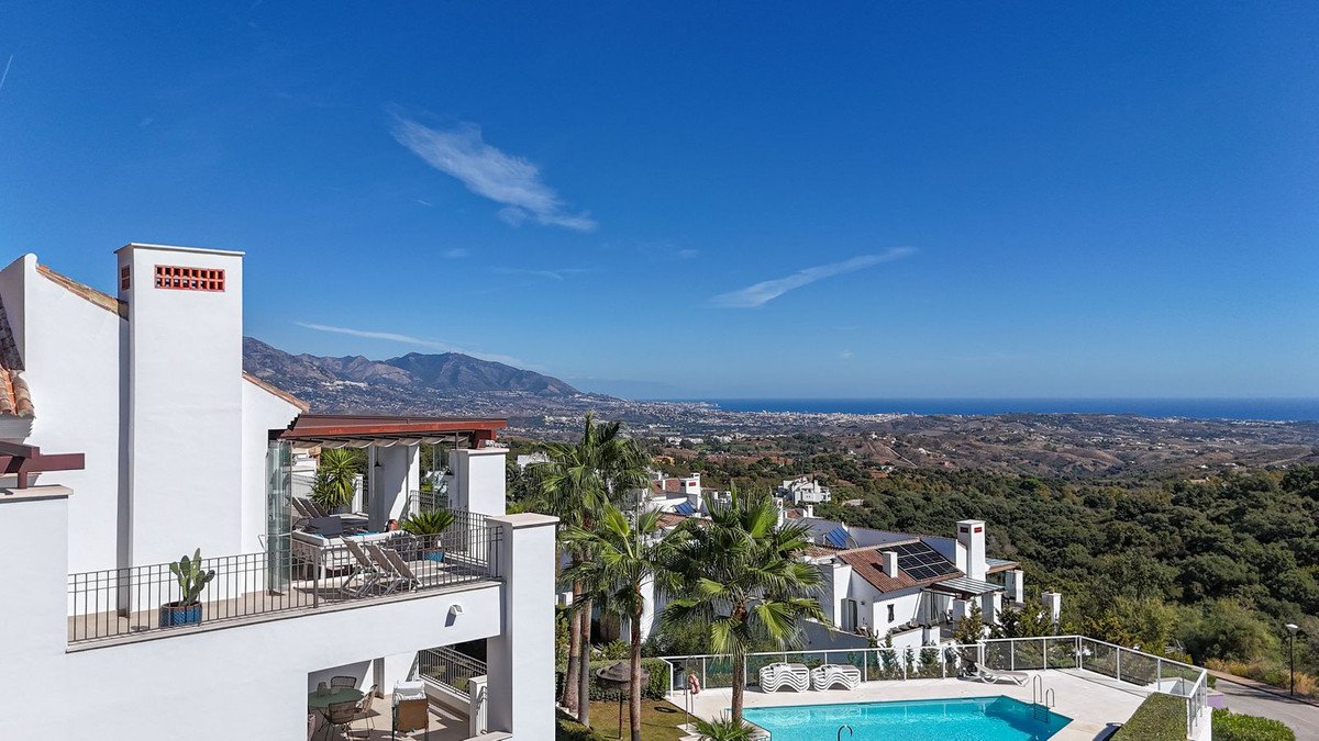Luxury villa with pool and panoramic sea view