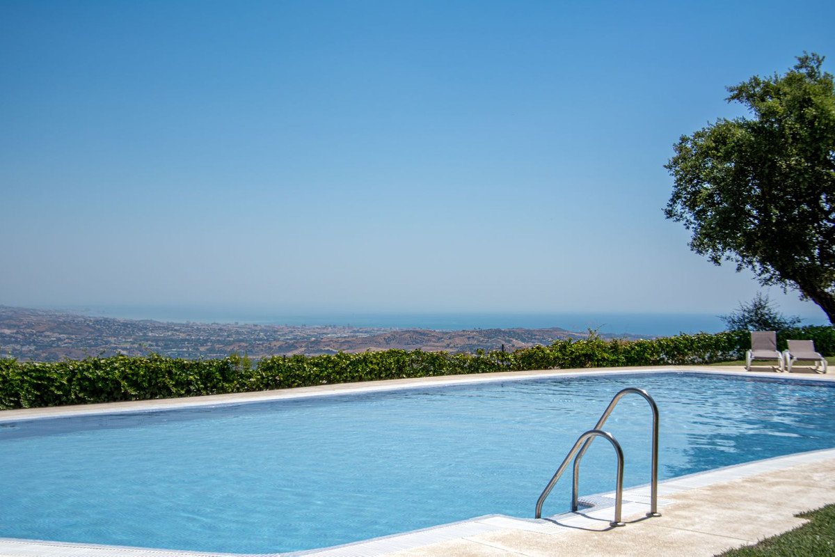 4 Bed بيت مدينة in La Mairena في La Mairena, تاون هاوس